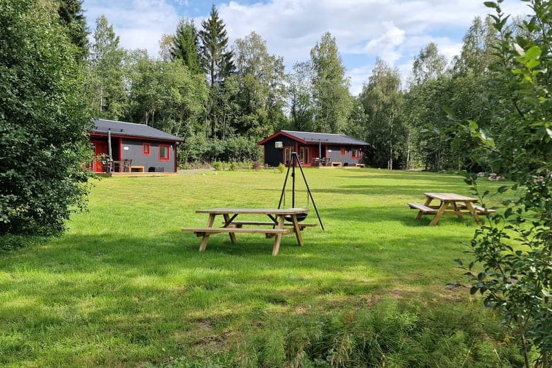 Moderna stugor vid sjön – Värmlands lugn nära Sunne