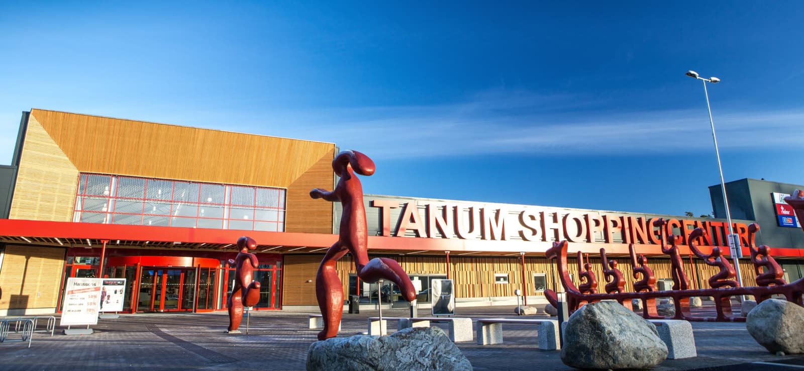 Tanum Shopping Center: Ett modernt handelscentrum i historisk miljö