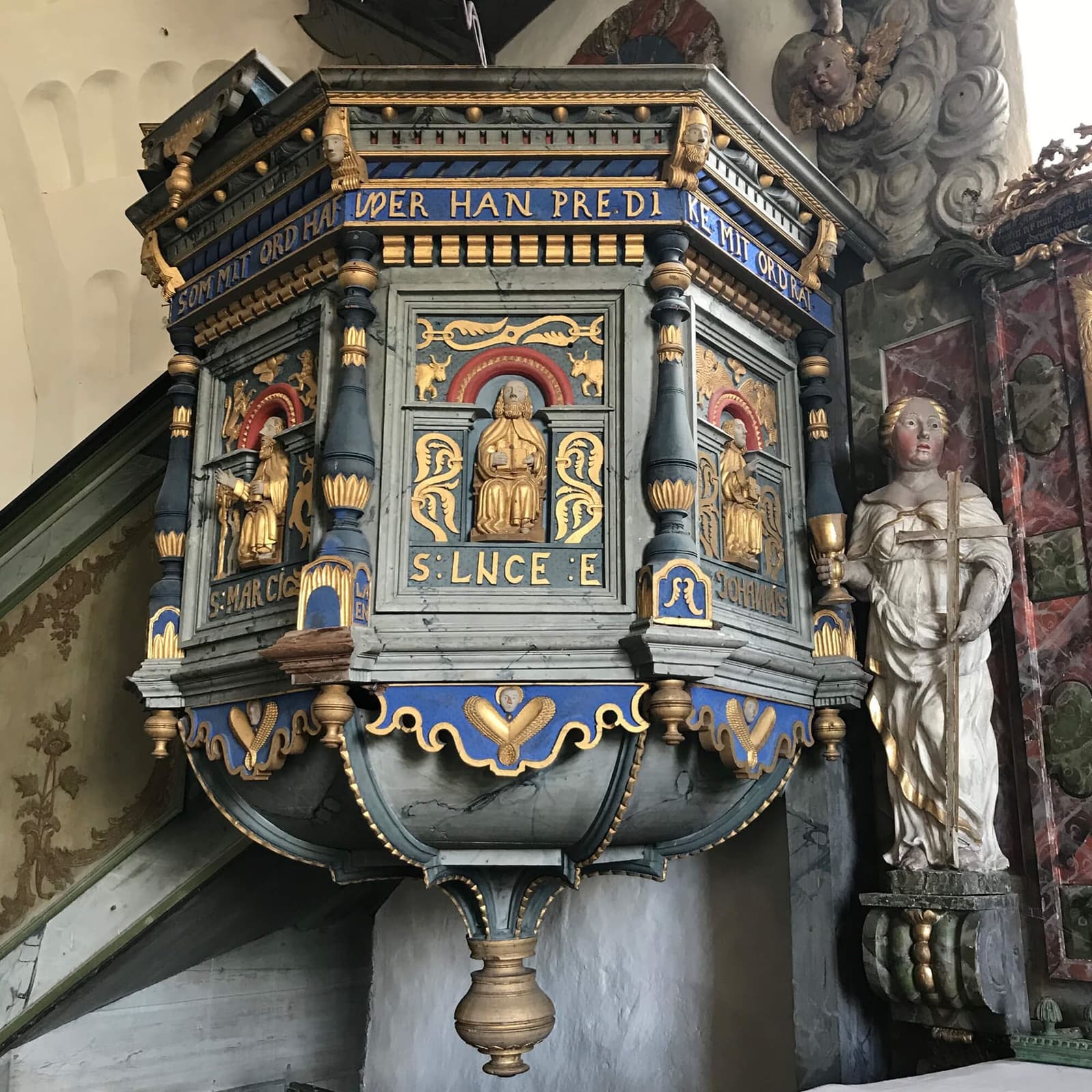Trönö Gamla Kyrka: En Tidlös Berättelse i Trönödalen