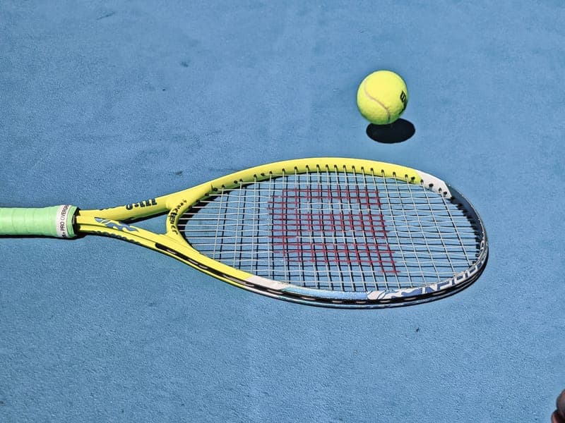 Tennis under bar himmel i Nykroppa: Natur och sport i Värmland