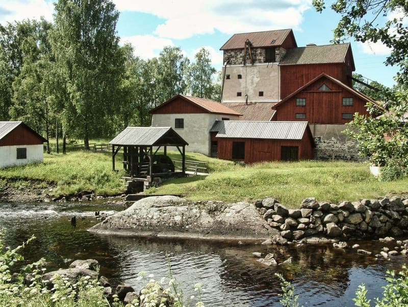 Klinten: Karin Fryxells Magiska Värld av Konst och Dockor