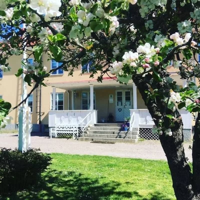 Vadstena Vandrarhem: En historisk symfoni vid Vätterns silvriga spegel