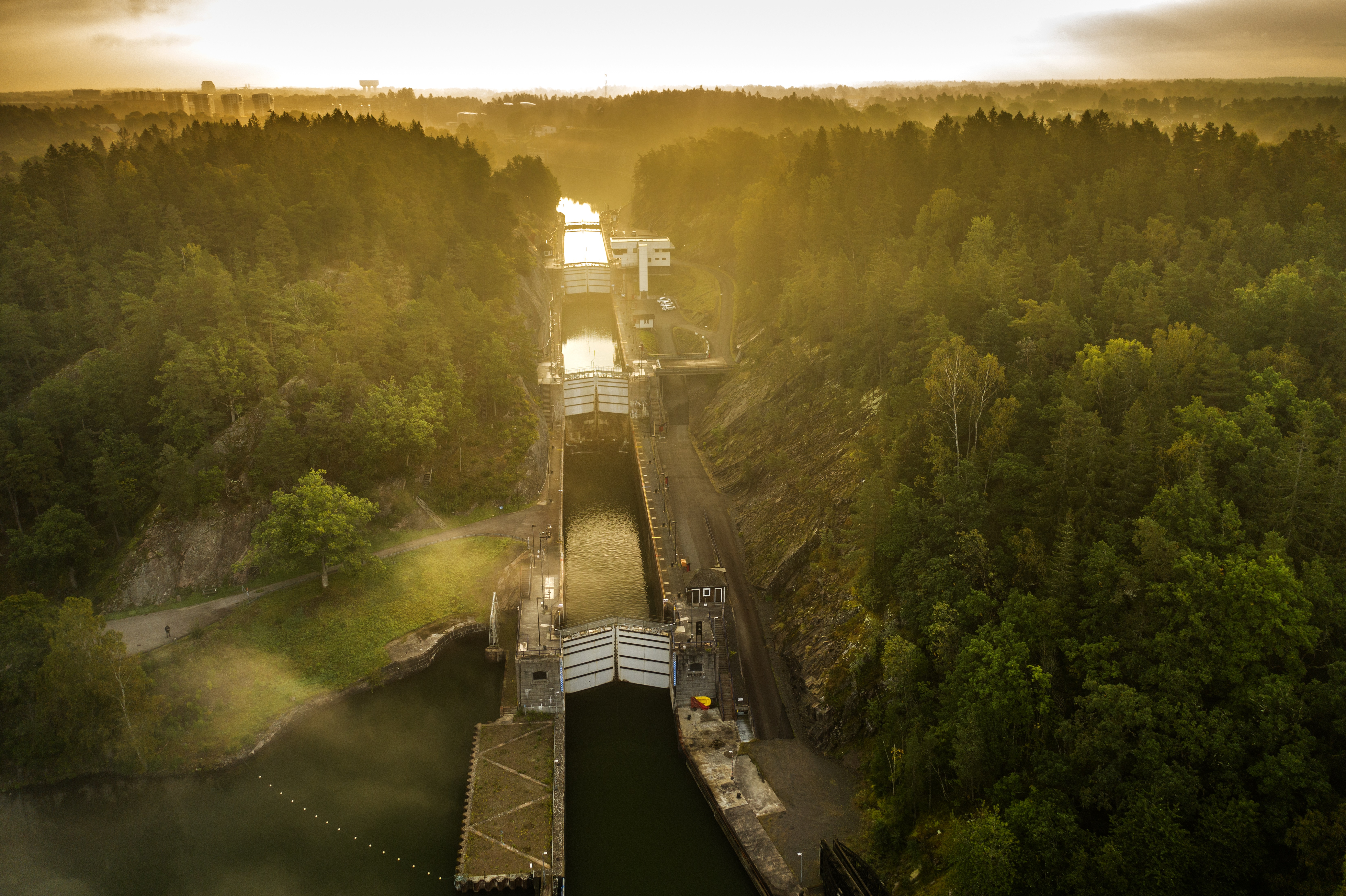 Trollhättans Slussar – En Port till Äventyret vid Göta Älv