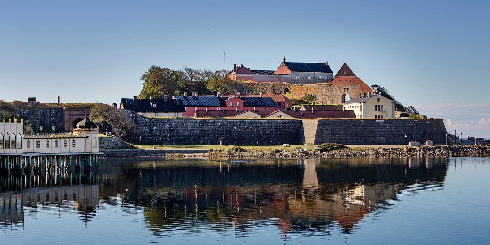 Varbergs Fästning - Medeltida Mäktighet vid Klippan