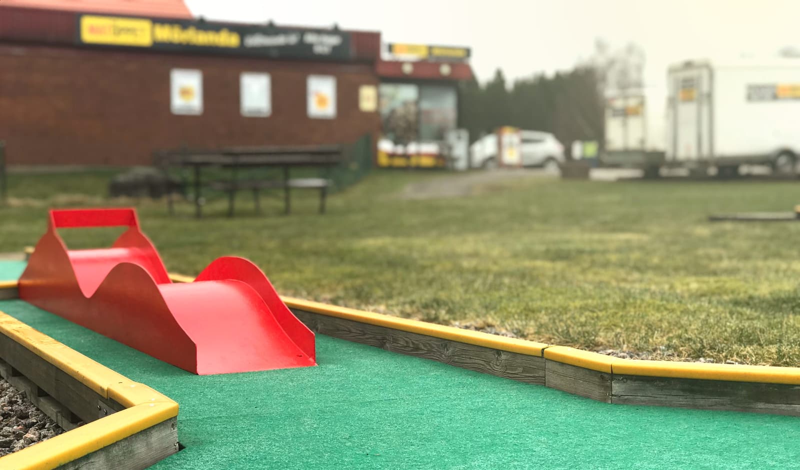 Mörlanda Livs och Minigolf: Din port till lantlig lycka och lekfull avkoppling