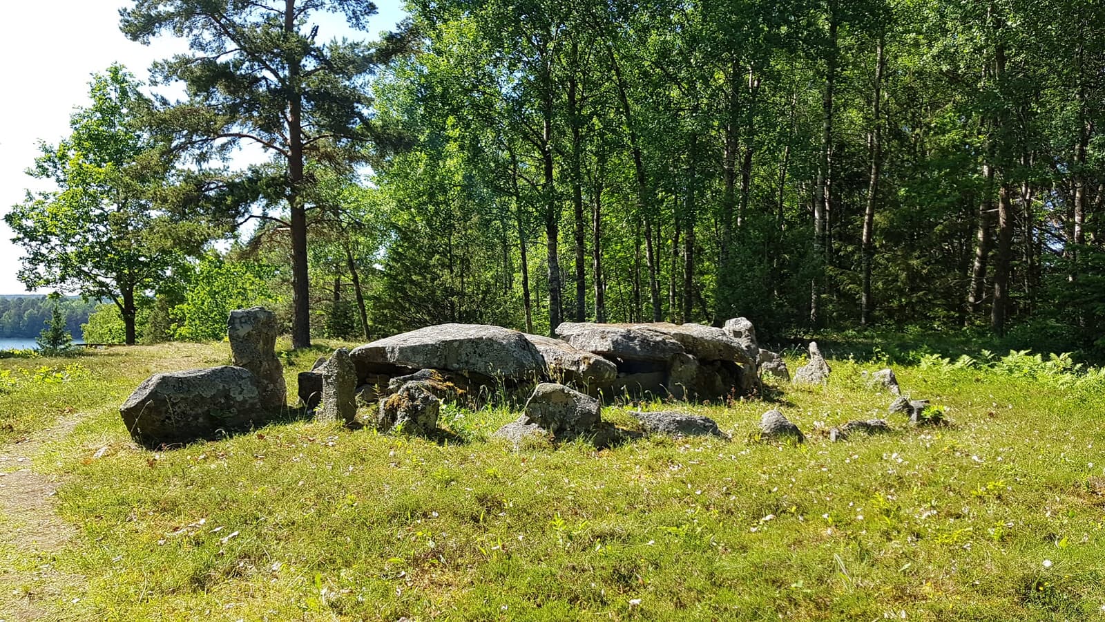 Hällkista: Stenålderns Tysta Berättelse