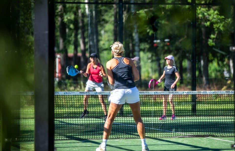 Kappelshamns Veranda: Ditt Padelparadis med Medelhavskänsla på Gotland
