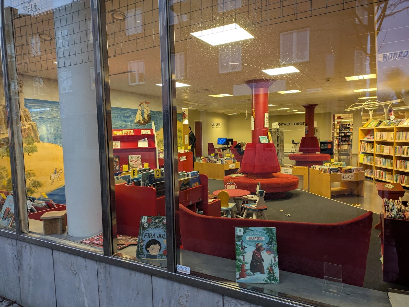 Mora Bibliotek: En Livfull Kulturscen i Dalarnas Centrum
