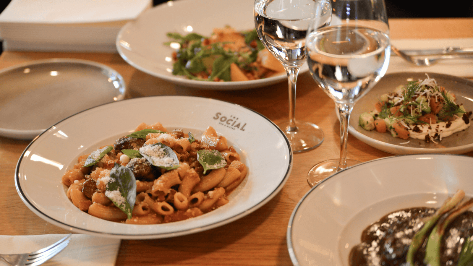 The Social Bar & Bistro: Smakupplevelser i Malmös pulserande hjärta