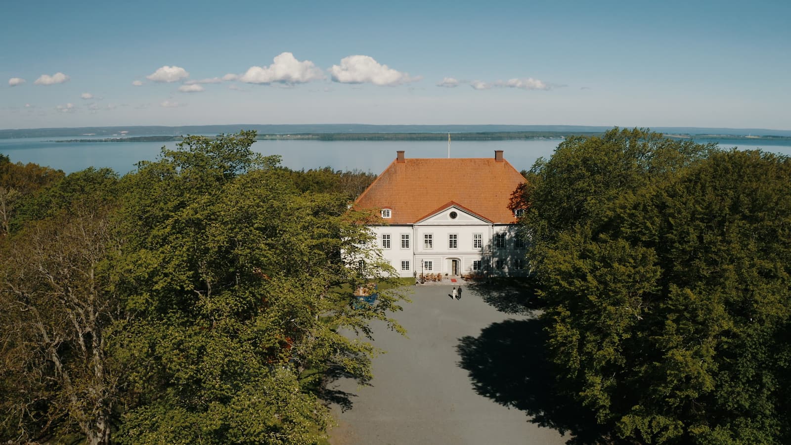 Västanå Slott: En storslagen bastion vid Vätterns sköna strand