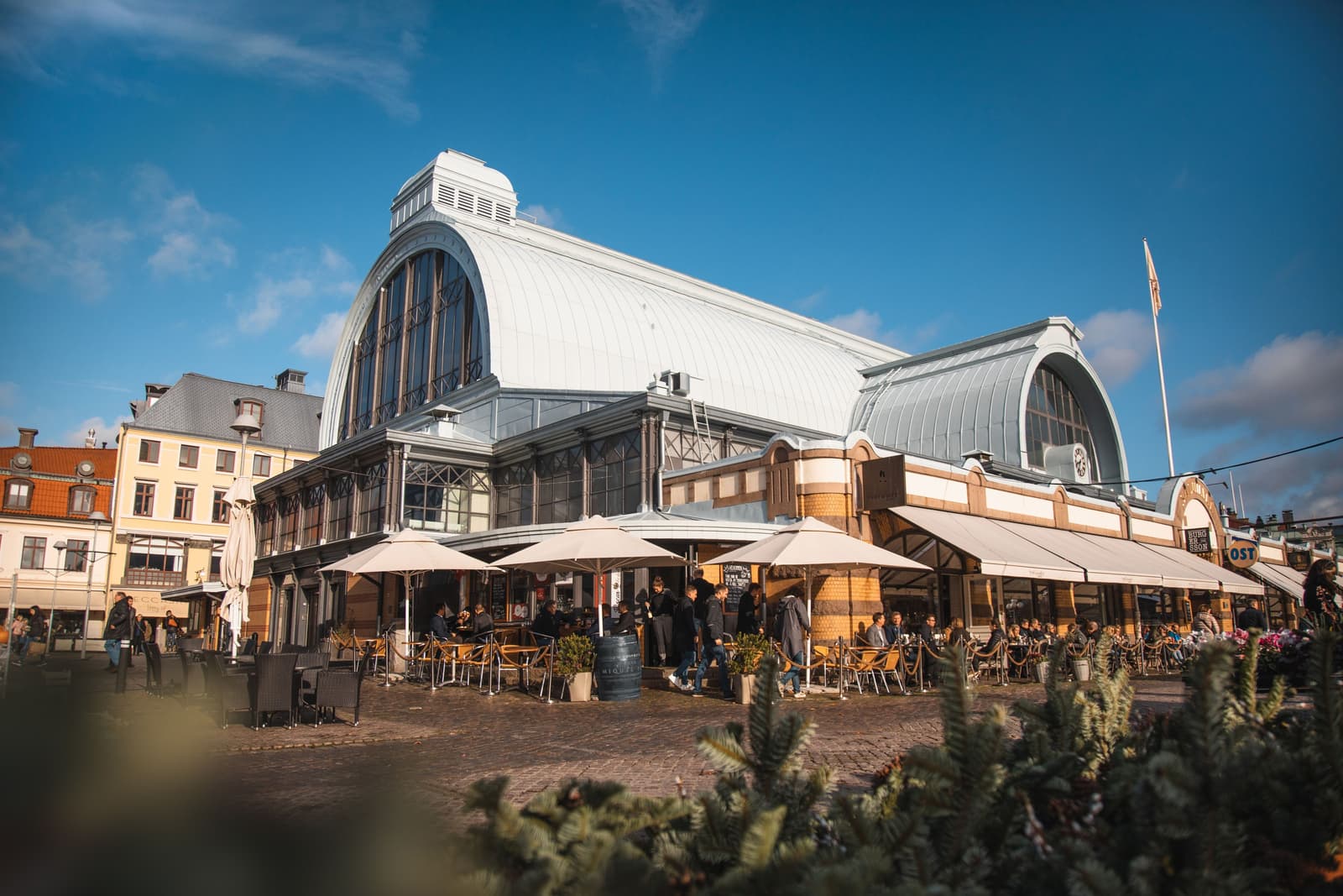 Stora Saluhallen: En Kulinarisk Resa i Göteborgs Hjärta