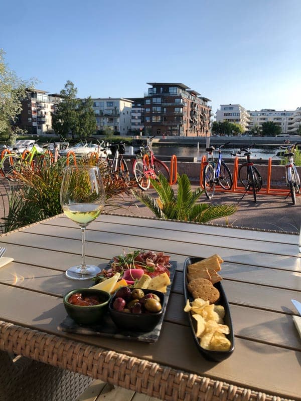 Naviero Vinbar: Historiska vyer och nutida smaker
