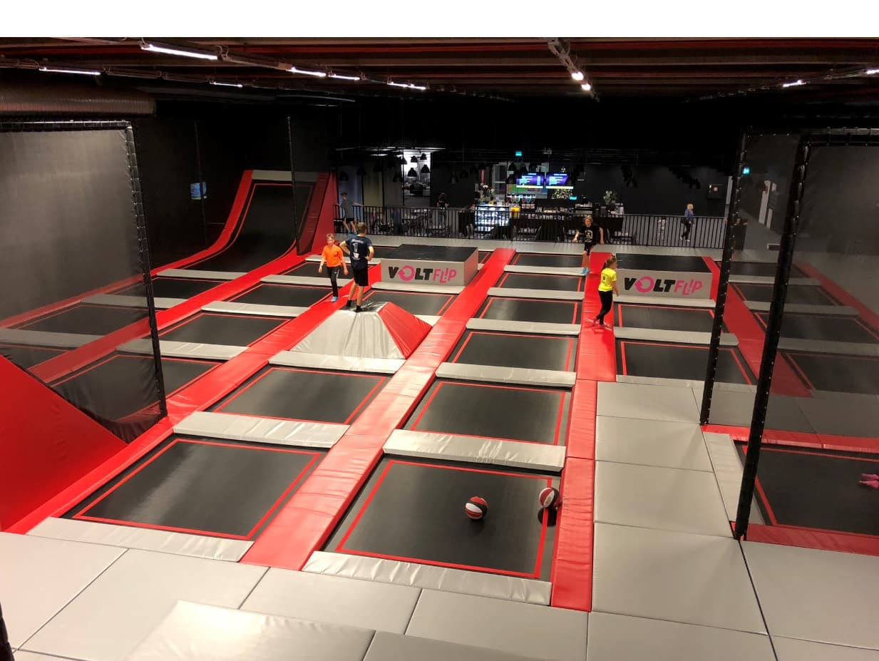 Voltflip i Alingsås: Adrenalinkick och modern lekfullhet