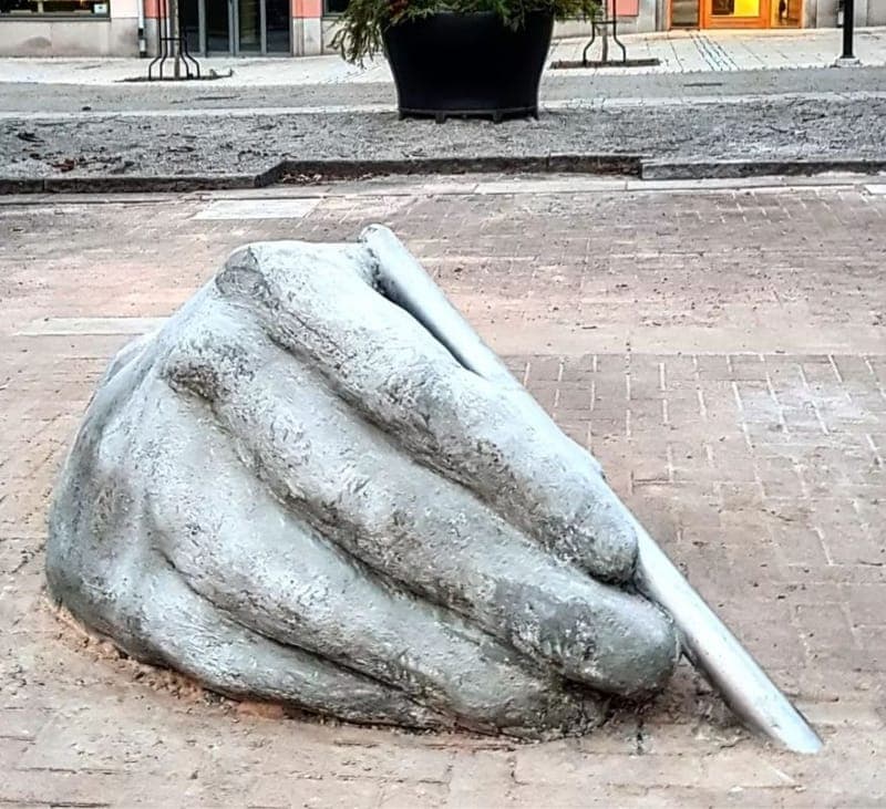 Konstverket ”Händelser vid torget” i Arvika – en levande berättelse