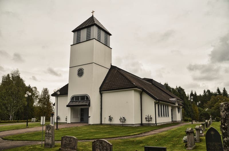 Östervallskogs kyrka: En resa genom tid och tro i Värmland