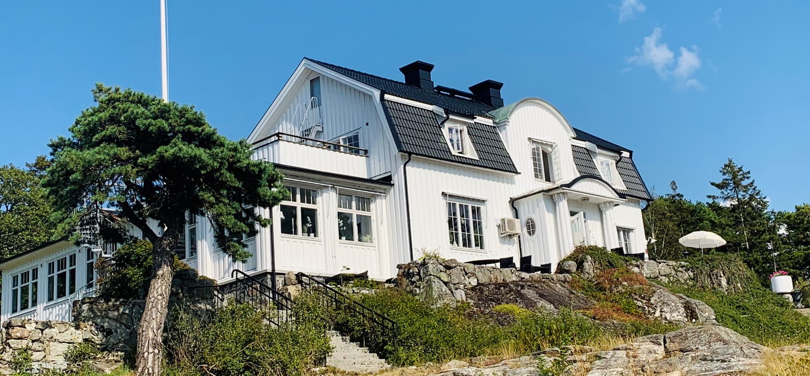 Stenungsögården: Kustlugn i skärgårdsmiljö
