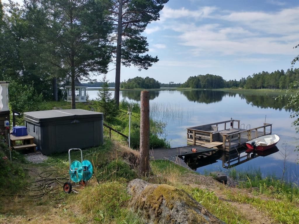 Unikt sjöhus vid Trösken: Harmoni mellan historia och natur