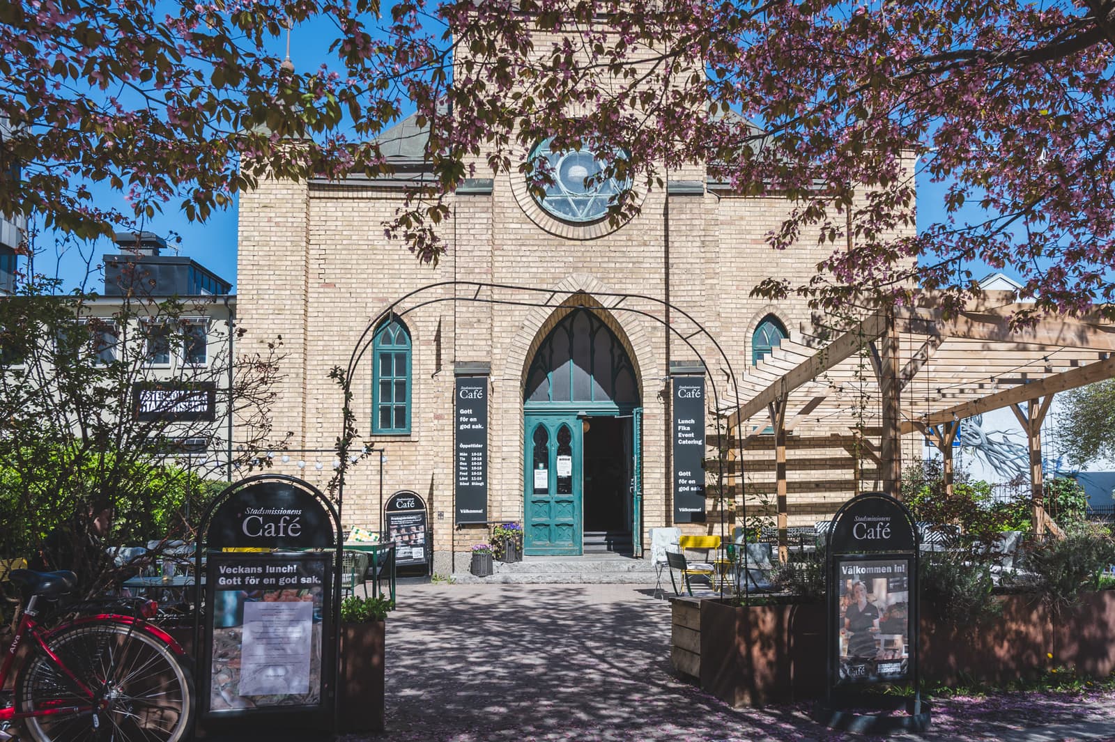 Stadsmissionens Café: En kulinarisk oas med ett hjärta av guld i Linköping
