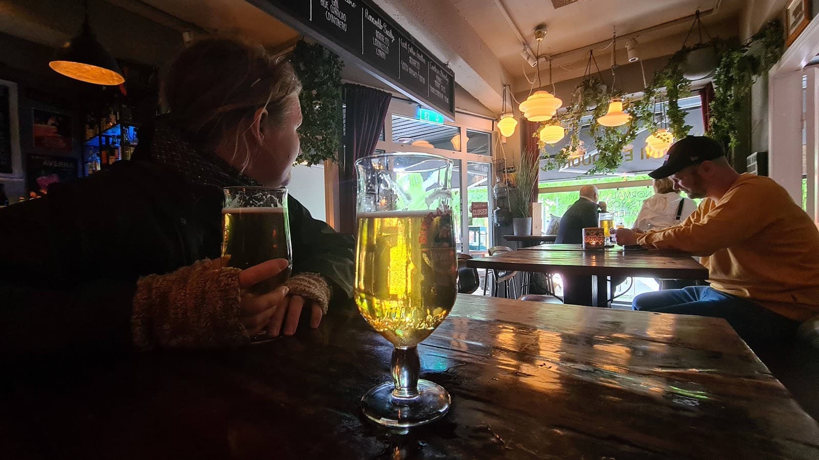Vinbaren Majorna: En Italiensk Smakupplevelse i Genuin Göteborgsatmosfär