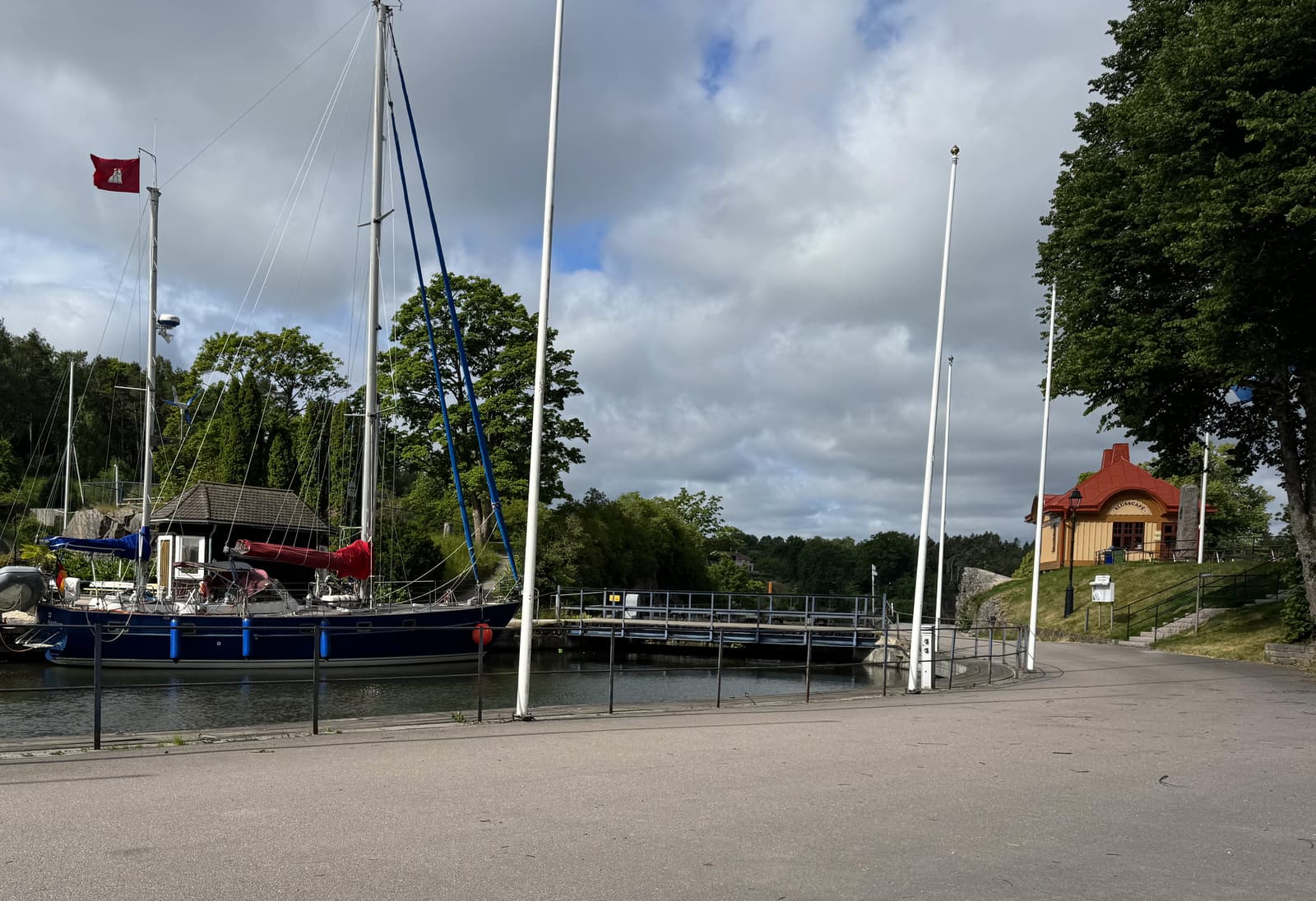 Slusscaféet vid Trollhättefallen – En paus vid vattnets kraft