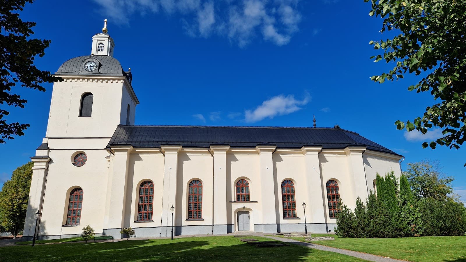 Säters Kyrka: En Strålande Juvel i Dalarnas Krona