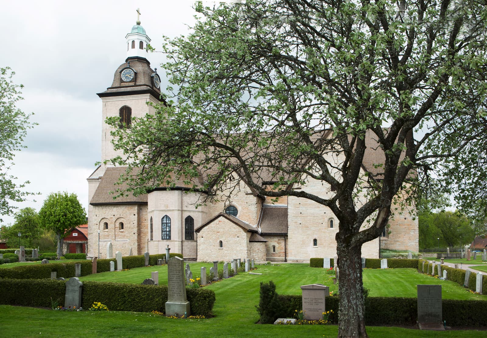 Vreta Klosterkyrka & Ruin: Sveriges Första Kloster