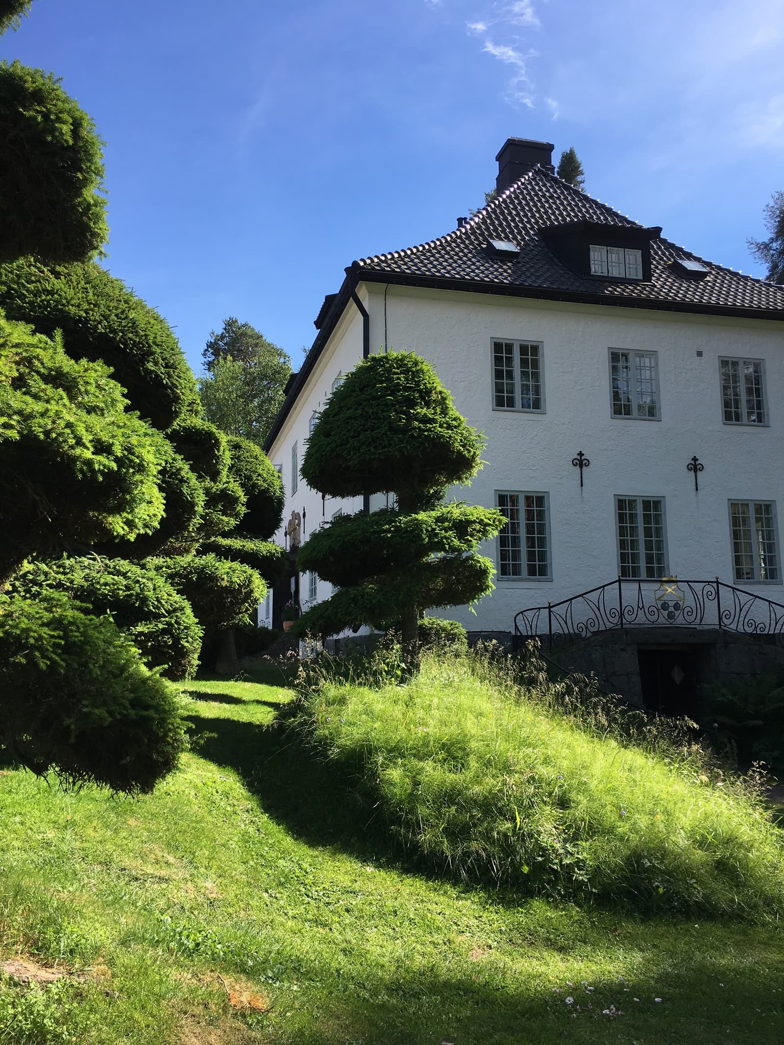 Hildasholm: En Historisk Villa och Dess Blomstrande Trädgårdar