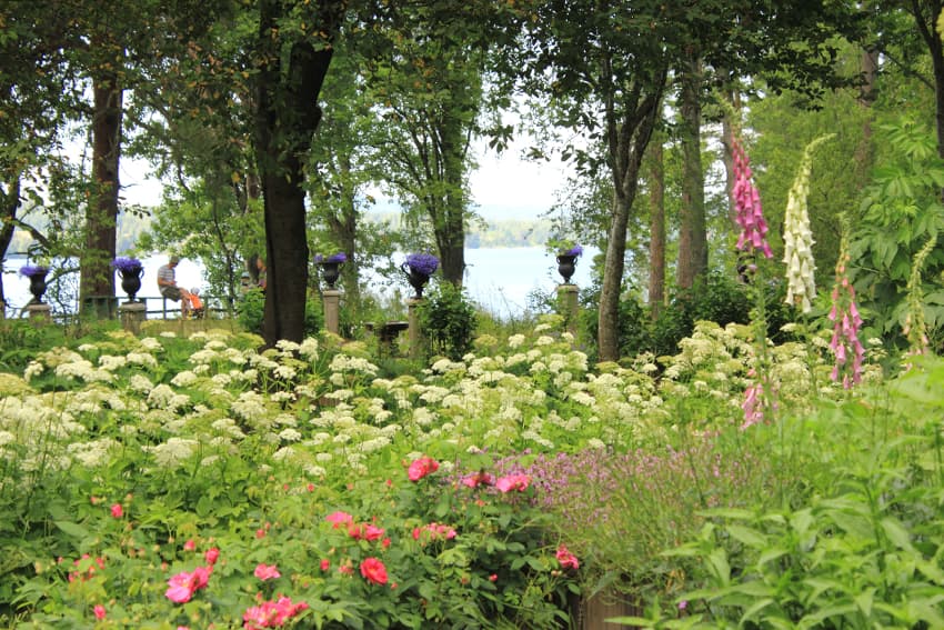 Hildasholms konstfyllda sommar: Ett möte mellan trädgård och skulptur