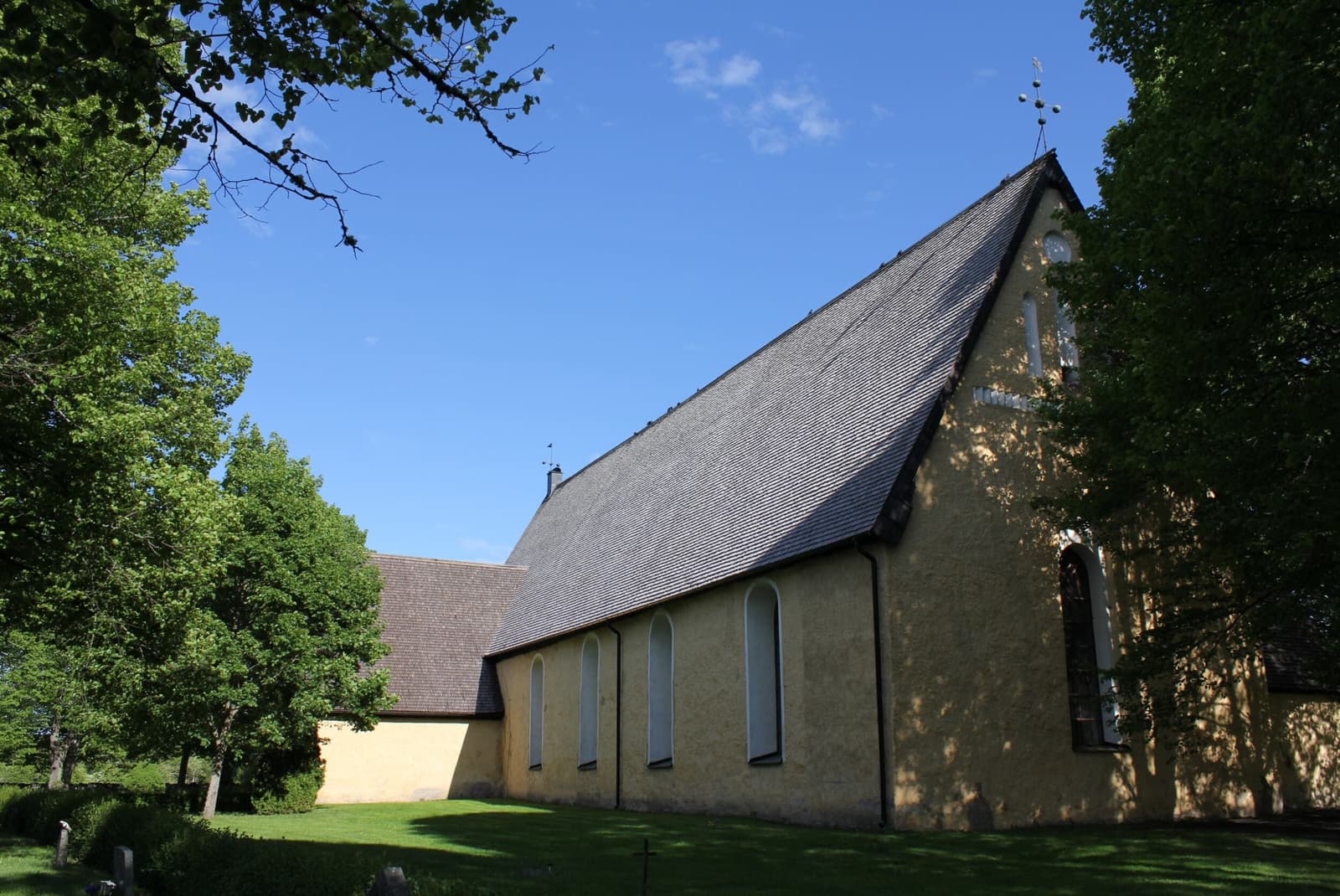 Veckholms Kyrka: Stormaktstidens Arkitektur vid Mälaren