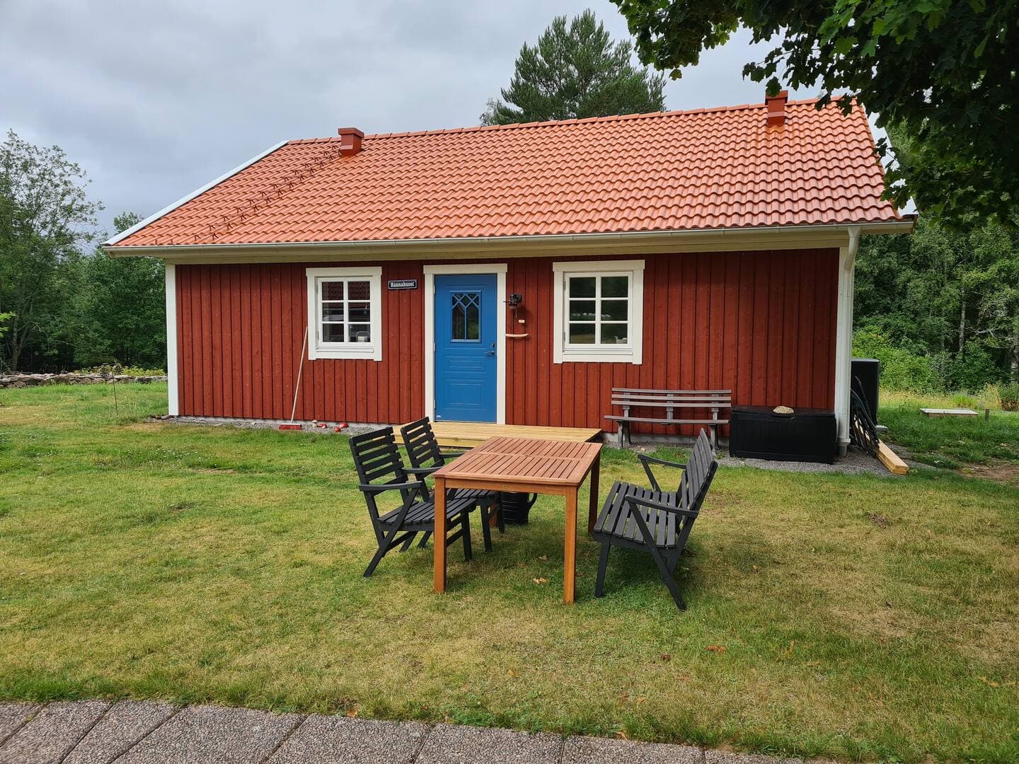 Köttorp Hagens avskilda stuga: Ett boende i grönskande Västra Götaland