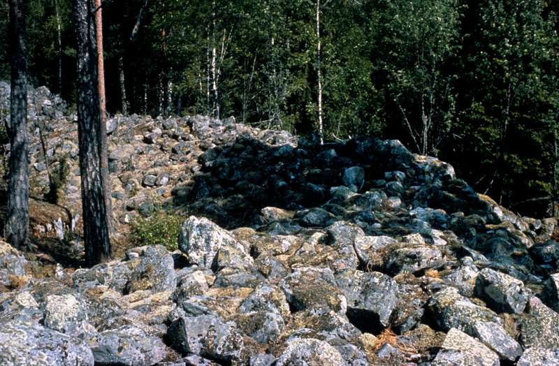 Brunnby: Kungörelser i sten av forntida kvinnor