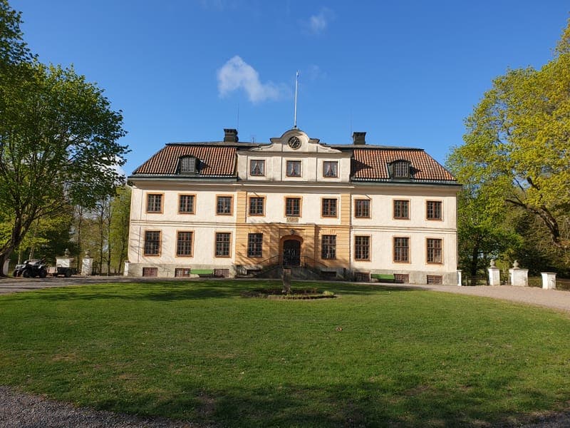 Värmlands Säby Gård – En Resa Genom Tid och Tradition
