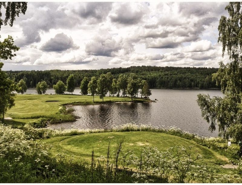 Upptäck Värmlands rofyllda skogslandskap mellan Noresund och Hammarsvallen