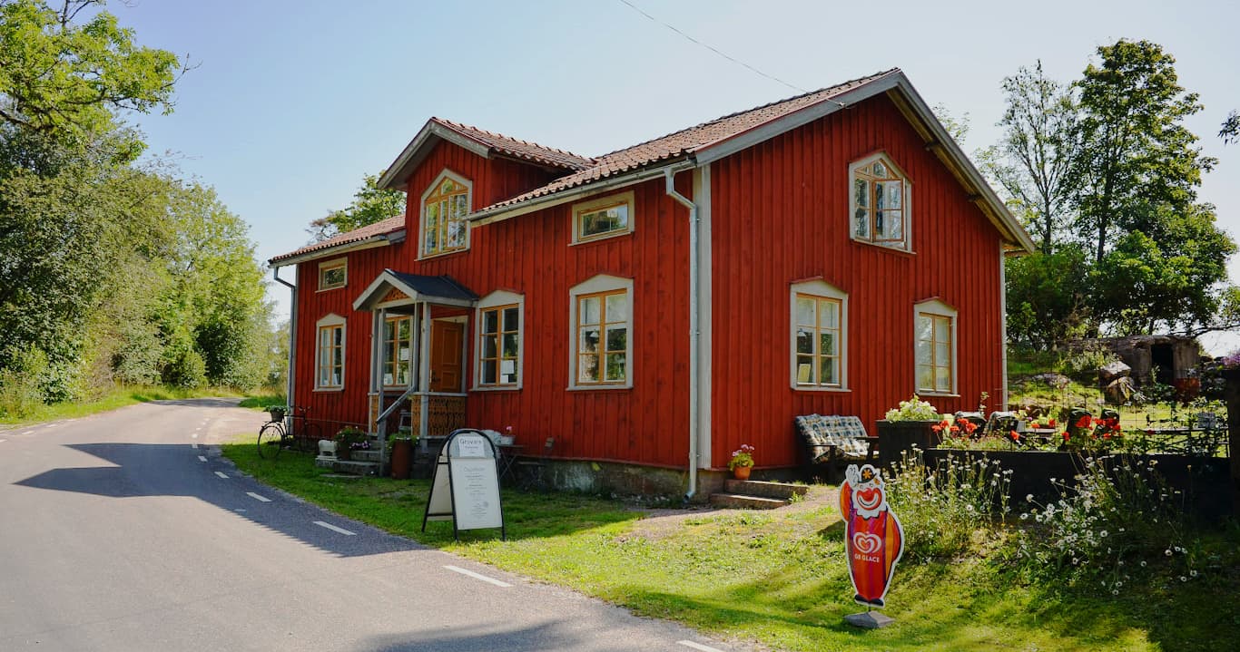 Grovaträff: Charmigt lantliv med smakfulla upplevelser i Hökerum
