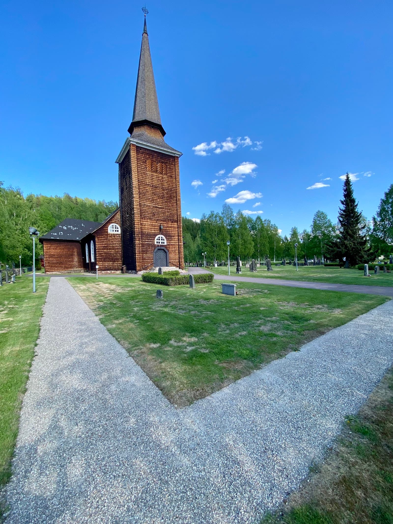 Norra Ny Kyrka vid Klarälvens strand