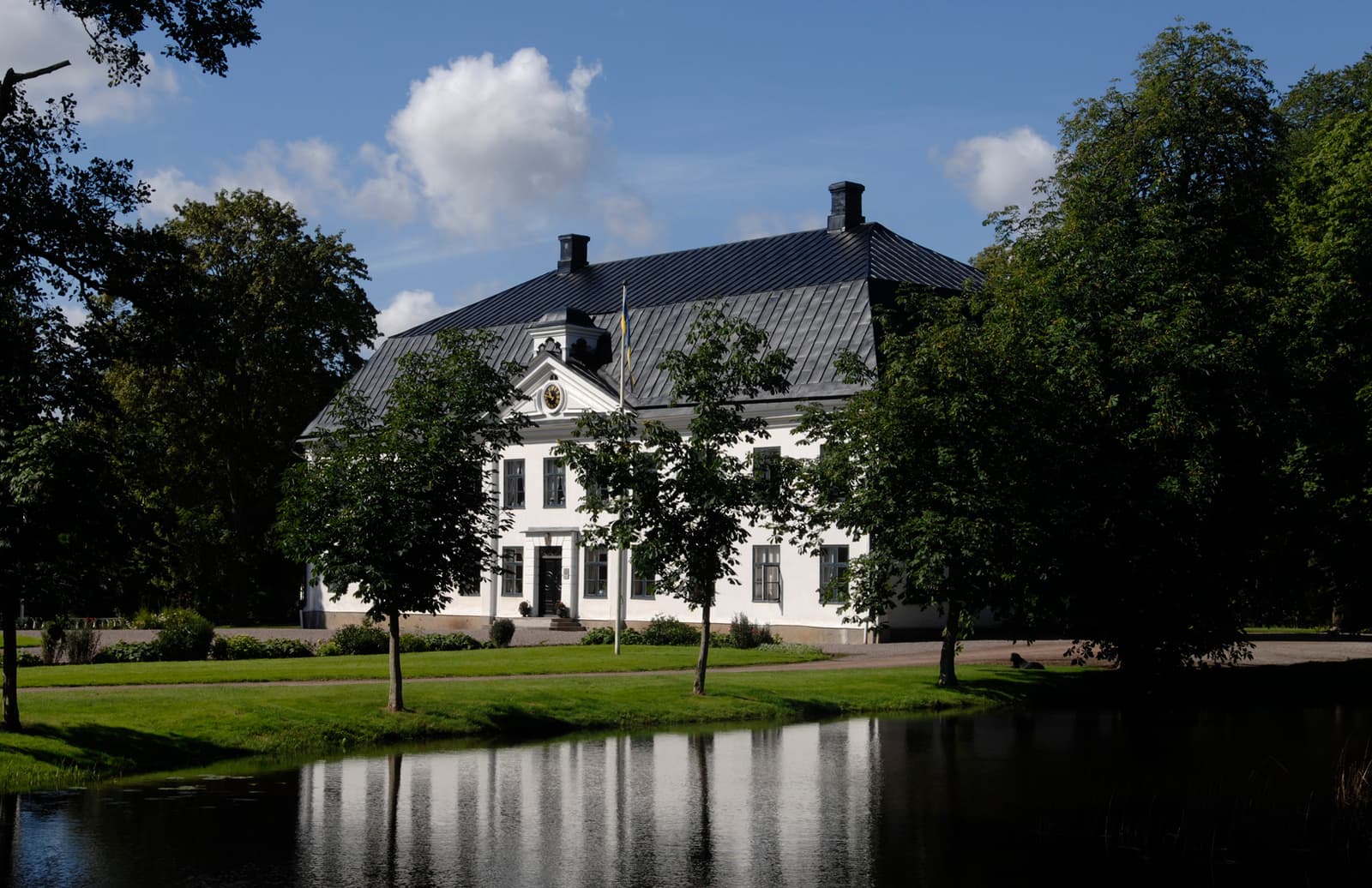 Moholms Herrgård: En tidsresa i Västergötland