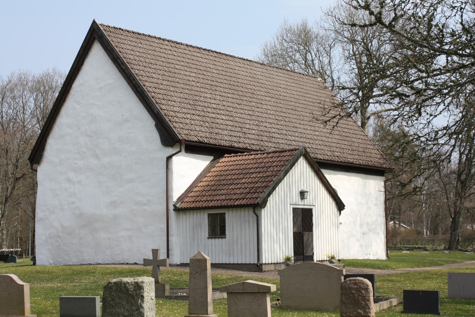 Vesene Kyrka: En Tidsresa i Sten