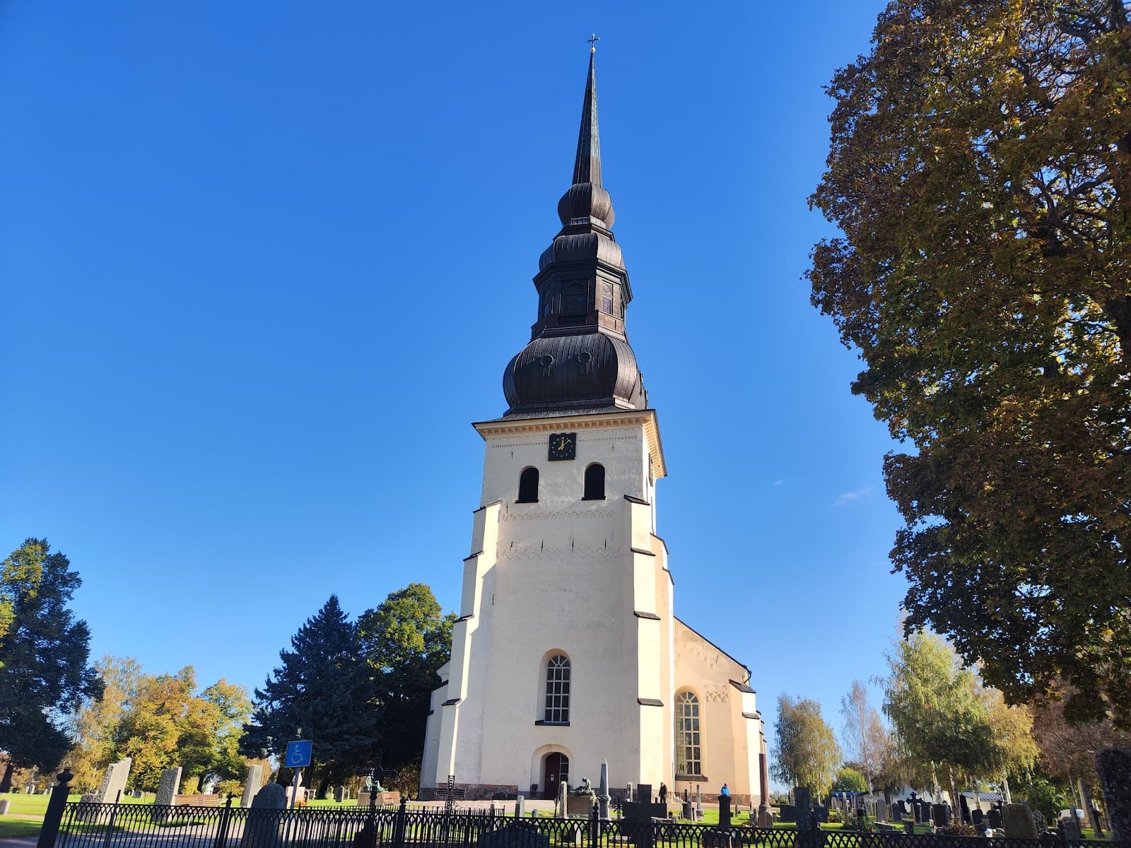 Stora Tuna Kyrka: En Tidlös Resa genom Dalarnas Hjärtpunkt