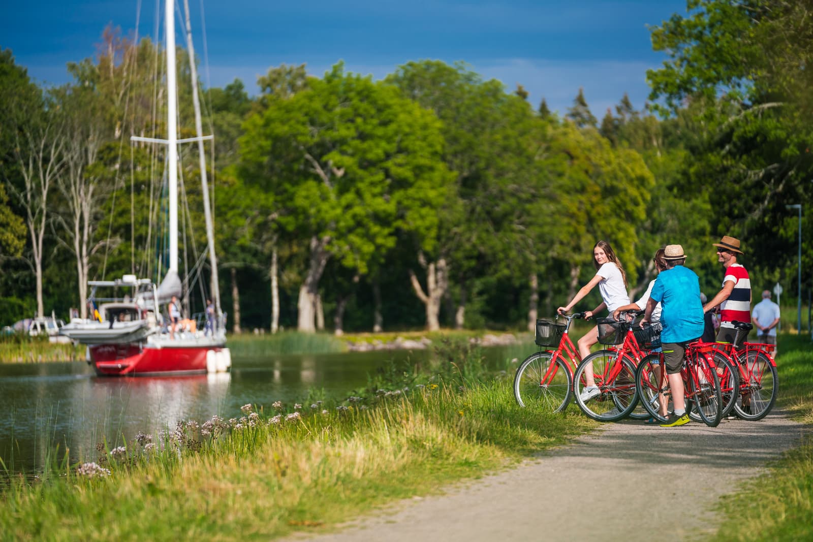 Cykla längs Göta kanal från Töreboda – en naturnära upptäcktsfärd