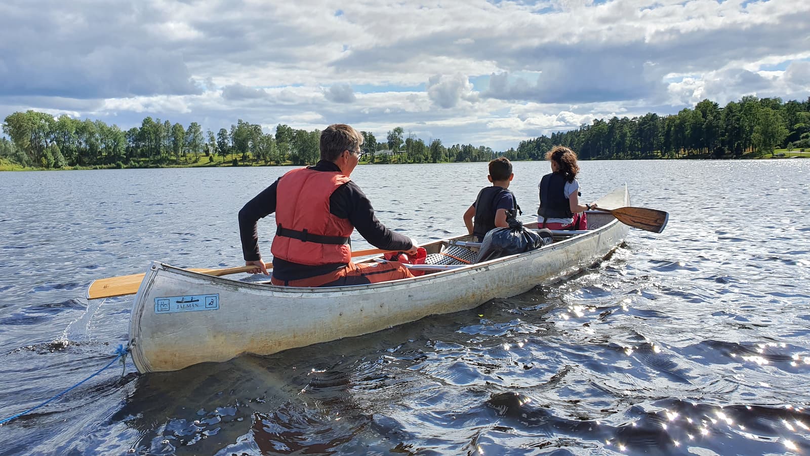 Utomhusäventyr vid Hofsnäs: Utforska Åsunden från vattnet
